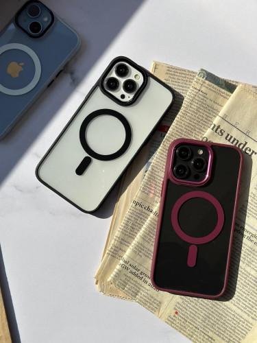 Transparent iPhone case with MagSafe